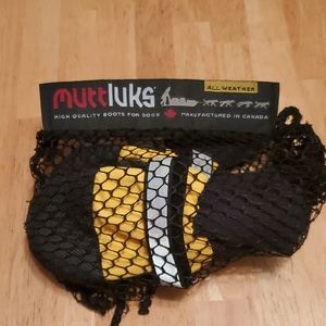 Muttluks all weather doggie boots size small